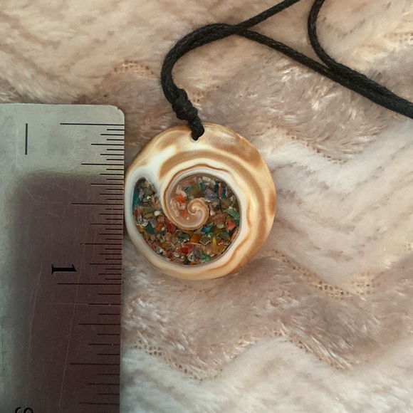 Shell necklace with small colored stones inside on thin black stringed lanyard - Picture 5 of 6